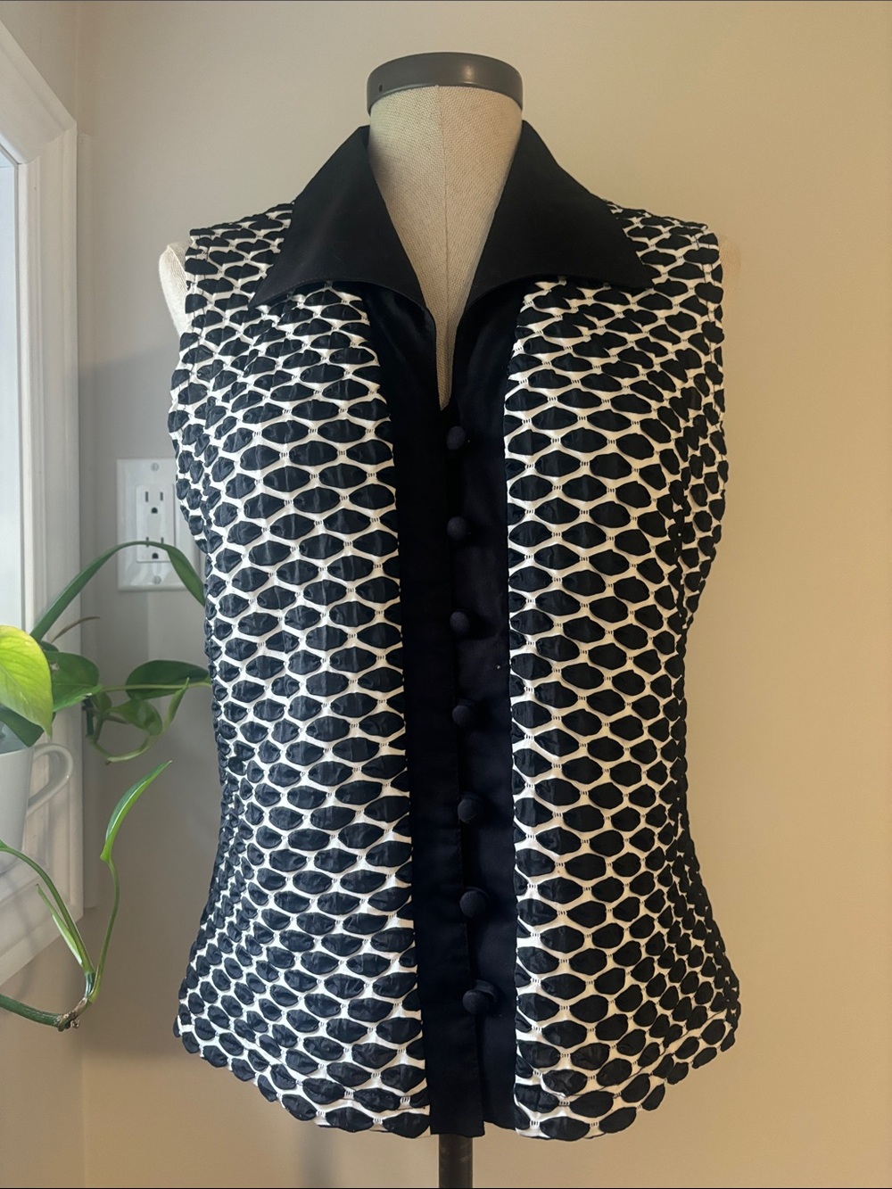 JOSEPH RIBKOFF black and white button blouse